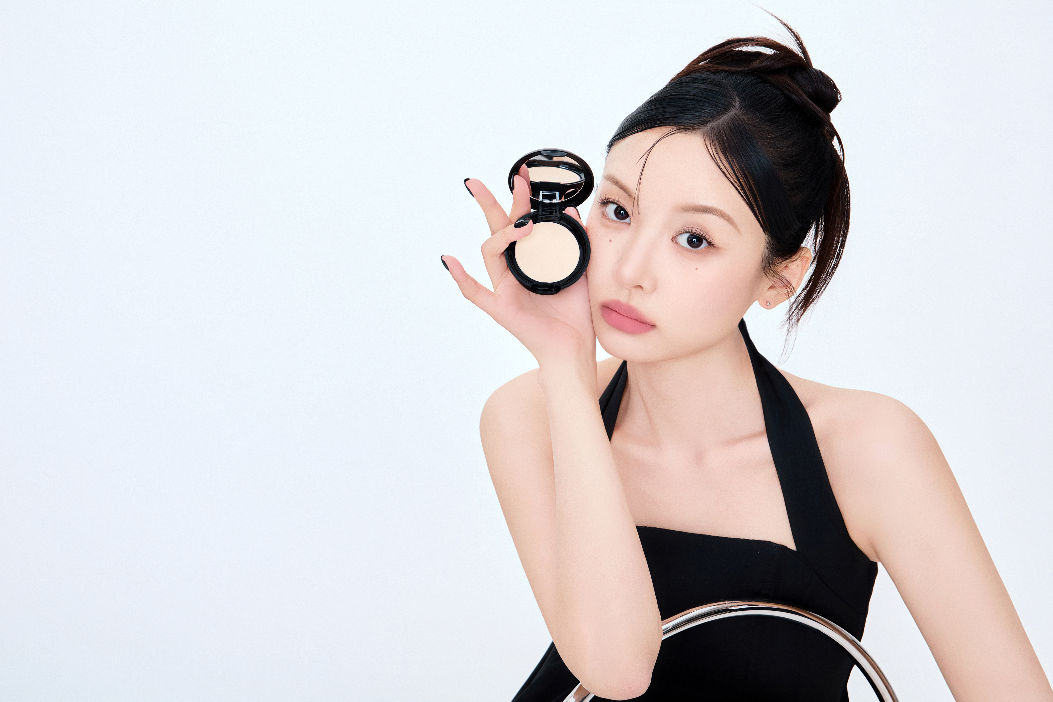 Alternative view of About_Tone. Blur Powder Pact (Black) 9G